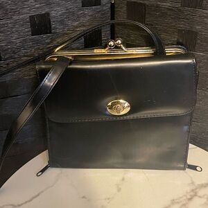 VTG Comeco Black/Gold Shoulder/crossbody Bag adjustable strap clam shell